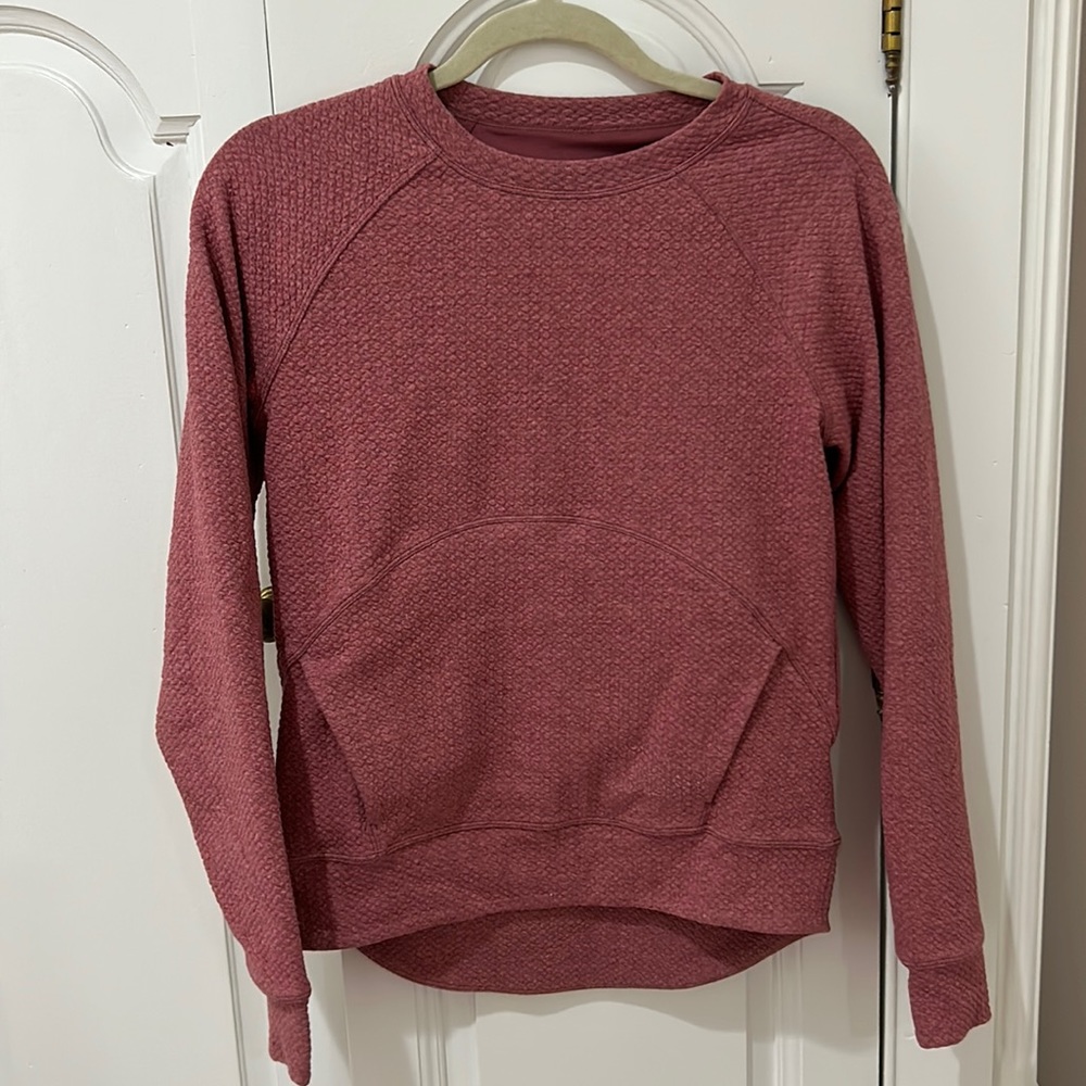 Lululemon salmon colored sweatshirt only worn 1 time!